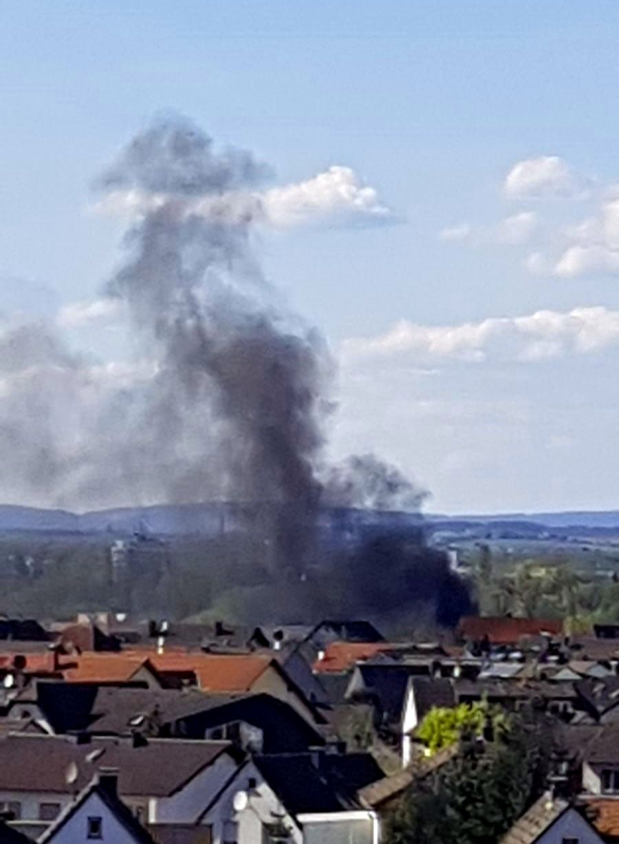 Brennender Lagerplatz - Feuerwehr Rodenbach