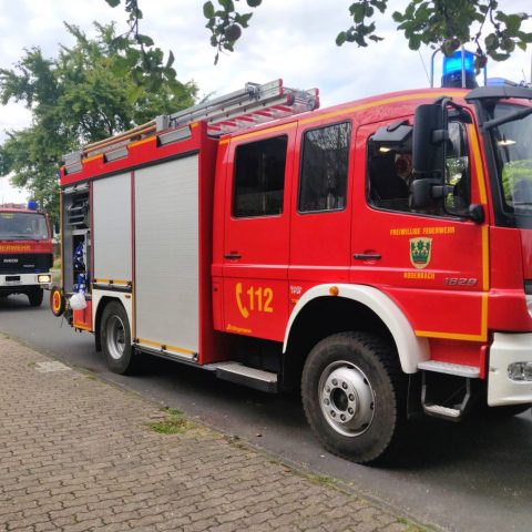 Die Feuerwehr Rodenbach wurde durch die Brandmeldeanlage des Objektes alarmiert. Nach Erkundung konnte festgestellt werden, dass aufsteigender Wasserdampf einen Rauchmelder auslöste.

Laufende Nummer: 76/2024