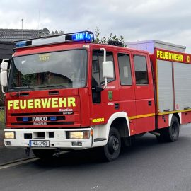 Die Feuerwehr Rodenbach wurde zu einem Kleinfeuer nahe der Barbarossaquelle alarmiert. Vor Ort konnten Einweggrills als Ursache festgestellt werden…

Laufende Nummer: 87/2026