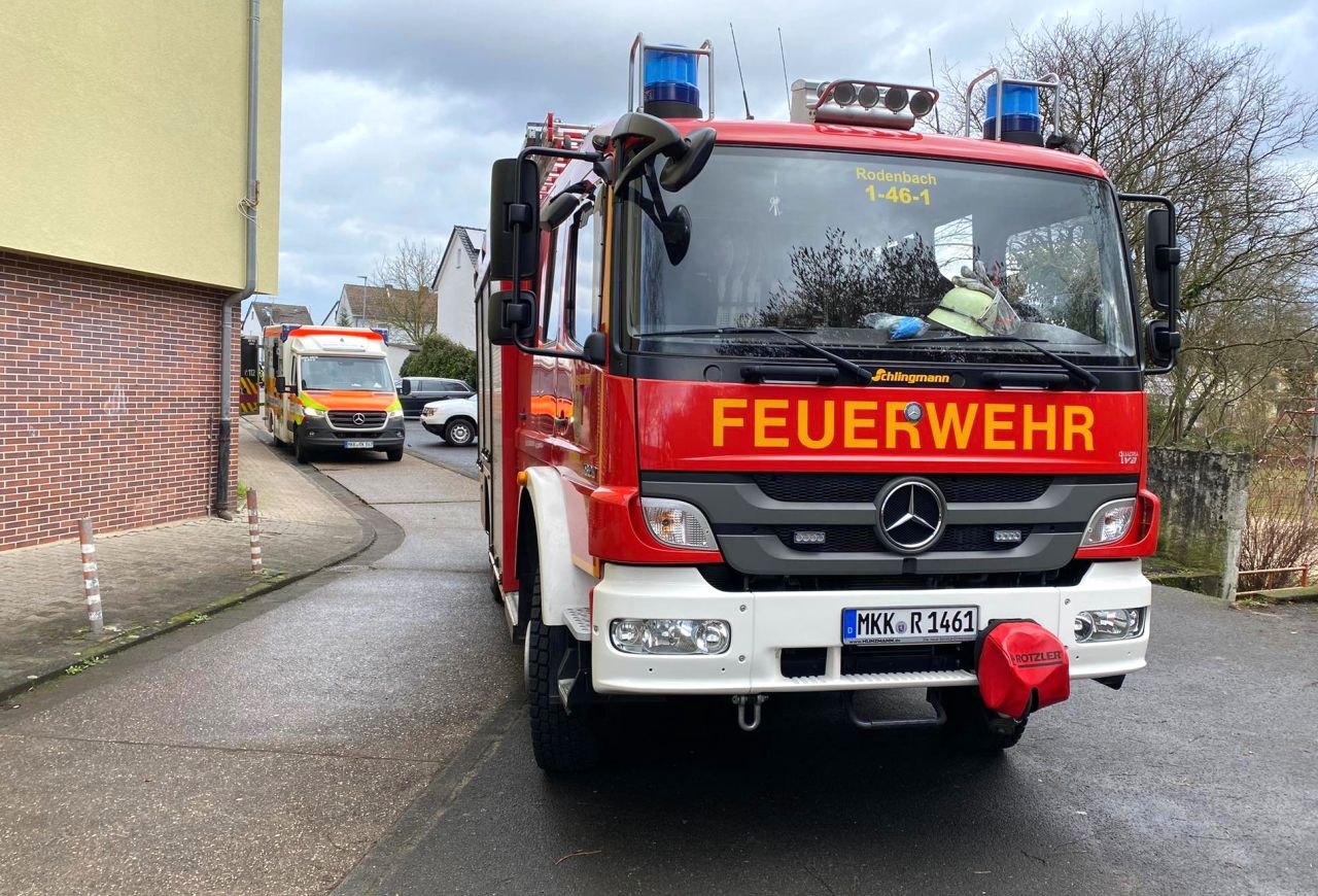 2022_02_11_Tueroeffnung BSP HLF RTW (1)