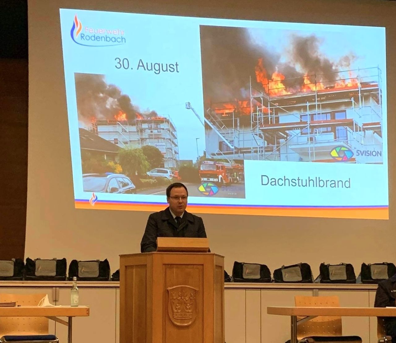 Wehrführer René Hermann bei der Abgabe seines Rechenschaftsberichts für das Jahr 2021.