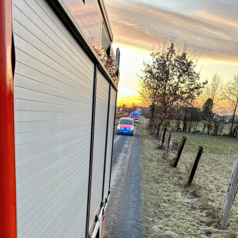 Die Feuerwehr Rodenbach wurde zusammen mit dem Rettungsdienst und der Feuerwehr Langenselbold zu einem Verkehrsunfall mit eingeklemmter Person in die Verlängerung der Kinzigstraße alarmiert. Die Meldung wurde über ein automatisches Notrufsystem des Fahrzeugs ...

Laufende Nummer: 3/2024
