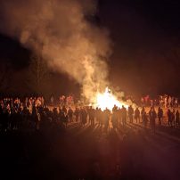 Beim Osterfeuer des Fördervereins der Freiwilligen Feuerwehr Niederrodenbach wurde der Brandsicherheitsdienst durchgeführt.

Laufende Nummer: 32/2024
