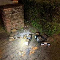 Die Feuerwehr Rodenbach wurde zu einer brennenden Feuerwerksbatterie in einem Gebüsch alarmiert. Vor Ort wurden Nachlöscharbeiten mittels ...

Laufende Nummer: 1/2025