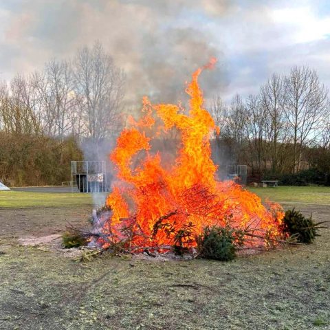 Die Feuerwehr Rodenbach führte während der Verbrennung der Christbäume im Zuge der Christbaumsammelaktion den Brandsicherheitsdienst durch. Im Anschluss an die Verbrennung wurde die verbleibende Glut abgelöscht.

Laufende Nummer: 6/2025