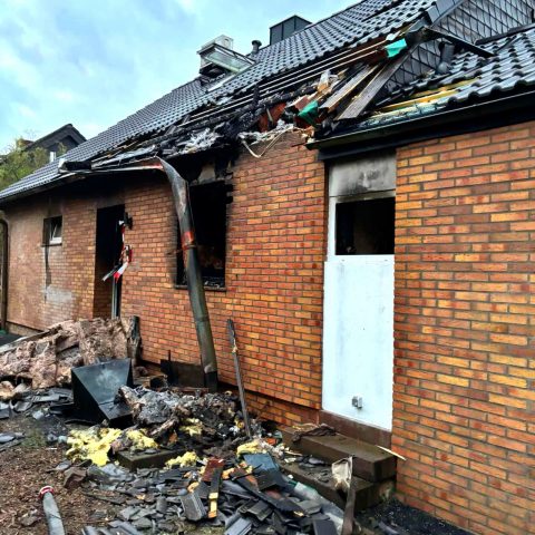 Die Feuerwehr Rodenbach wurde am Donnerstagabend gegen 22:20 Uhr zusammen mit der Drehleiterkomponente der Feuerwehr Langenselbold und dem Rettungsdienst zu einem Zimmerbrand in ...

Laufende Nummer: 8/2025