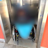 Die Feuerwehr Rodenbach wurde zu einer Person in Zwangslage im Altenzentrum alarmiert. Dort war eine Bewohnerin mit ihrem Rollstuhl in einem Aufzug verkeilt. Sie konnte durch die ...

Laufende Nummer: 42/2025