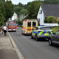 Für den Rettungsdienst musste Zugang in ein Wohnhaus geschaffen werden, da sich darin ein medizinischer Notfall befand. Der Zugang wurde gewaltfrei geschaffen. Im weiteren ...

Laufende Nummer: 52/2025