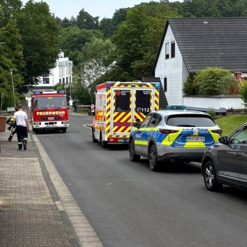 Für den Rettungsdienst musste Zugang in ein Wohnhaus geschaffen werden, da sich darin ein medizinischer Notfall befand. Der Zugang wurde gewaltfrei geschaffen. Im weiteren ...

Laufende Nummer: 52/2025