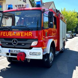 Für den Rettungsdienst musste Zugang in eine Wohnung geschaffen werden, da sich darin ein medizinischer Notfall befand. Der Zugang wurde gewaltfrei geschaffen.

Laufende Nummer: 96/2025