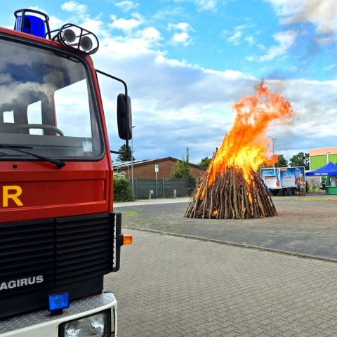 Die Feuerwehr Rodenbach führte beim Johannisfeuer der TGS den Brandsicherheitsdienst ohne besondere Vorkommnisse durch.

Laufende Nummer: 62/2025