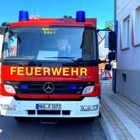 Die Leitung der Feuerwehr wurde zur Erkundung einer Ölspur im Bereich der Hanauer Straße alarmiert. Mit Hilfe des telefonisch nachgeforderten GW-L1 wurden die Verunreinigungen auf ...

Laufende Nummer: 63/2025