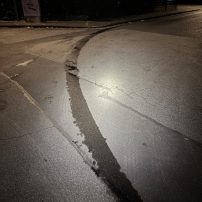 Die Leitung der Feuerwehr wurde über eine Betriebsmittelspur im Bereich Forststraße/Auheimer Straße informiert. Vor Ort hatte ein Kastenwagen Betriebsmittel von der Ladefläche verloren…

Laufende Nummer: 114/2025