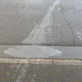 Die Leitung der Feuerwehr wurde über eine größere Betriebsmittelspur beginnend im Bereich Schulweg/ Alzenauer Straße informiert. Nach der ersten Erkundung stellte sich heraus, dass sich die Spur...

Laufende Nummer: 118/2025