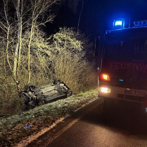 Die Feuerwehr Rodenbach wurde in der Silvesternacht gegen 03:40 Uhr zu einem Betriebsmittelauslauf nach Verkehrsunfall auf der Strecke zwischen Rodenbach und Langenselbold alarmiert. Ein PKW war hier zuvor von der Fahrbahn…

Laufende Nummer: 1/2026