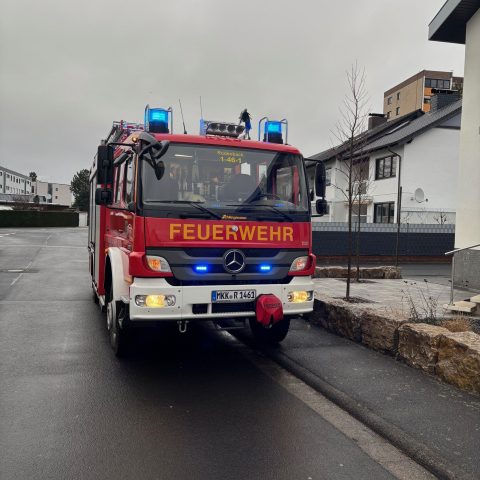 Für den Rettungsdienst musste Zugang in ein Wohnhaus geschaffen werden, da sich darin ein medizinischer Notfall befand. Die Tür konnte bei Eintreffen durch einen Nachbarn geöffnet werden. Durch die Einsatzkräfte wurde die Erstversorgung des...

Laufende Nummer: 6/2026