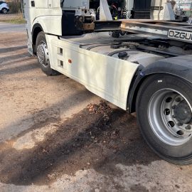 Die Feuerwehr Rodenbach wurde zu einem Kraftstoffaustritt in der Nähe des Waldstadions alarmiert. Dort lief Dieselkraftstoff aus einem LKW aus. Das ausgetretene Betriebsmittel wurde mit Bindemittel abgestreut und aufgenommen...

Laufende Nummer: 22/2026