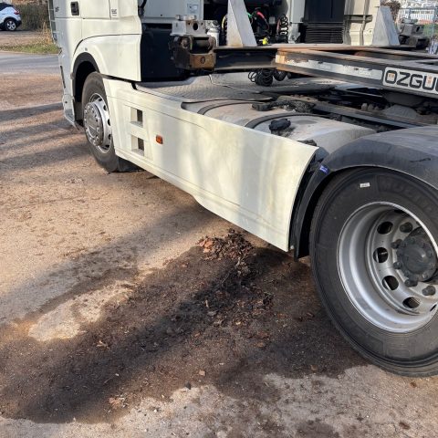 Die Feuerwehr Rodenbach wurde zu einem Kraftstoffaustritt in der Nähe des Waldstadions alarmiert. Dort lief Dieselkraftstoff aus einem LKW aus. Das ausgetretene Betriebsmittel wurde mit Bindemittel abgestreut und aufgenommen...

Laufende Nummer: 22/2026