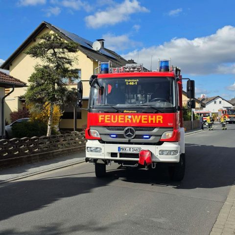 Die Feuerwehr Rodenbach wurde am Freitagabend zu einem ausgelösten Heimrauchmelder in ein Mehrfamilienhaus in der Hanauer Landstraße alarmiert. Vor Ort konnte der Zugang…

Laufende Nummer: 86/2026