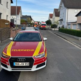 Die Feuerwehr Rodenbach wurde zusammen mit der Drehleiter der Feuerwehr Langenselbold zur Unterstützung des Rettungsdienstes in die Rückinger Straße alarmiert. Dort musste eine Person aufgrund eines medizinischen Notfalles aus dem 1. Obergeschoss zum Rettungswagen transportiert werden. Die Einsatzstelle wurde abgesichert...

Laufende Nummer: 33/2026