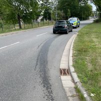 Die Leitung der Feuerwehr wurde über eine Betriebsmittelspur in der Adolf-Reichwein-Straße informiert. Vor Ort war es bei einem PKW aufgrund eines technischen Defekts zum Auslauf von Betriebsmittel gekommen. Die Verunreinigungen wurden mittels Bindemittel abgestreut und aufgenommen...

Laufende Nummer: 53/2026