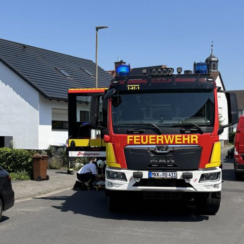 Die Feuerwehr Rodenbach wurde zusammen mit dem Rettungsdienst zu einer Baustelle In der Gartel alarmiert. Dort war es auf einem Baugerüst…

Laufende Nummer: 54/2026