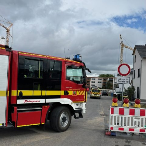 Die Feuerwehr Rodenbach wurde zur Unterstützung des Rettungsdienstes in die Adolf-Reichwein-Straße alarmiert. Dort war es in einer Baugrube…

Laufende Nummer: 49/2026