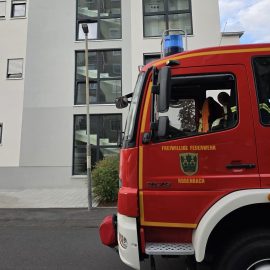Ein Aufzug in einem mehrstöckigen Wohngebäude war stecken geblieben. Die eingeschlossene Person wurde von der Feuerwehr befreit.

 Laufende Nummer: 48/2026